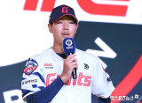 신동건 품은 롯데, 김태형 감독도 반색…순번 안 오는 줄, 투구폼 유연해 보여 [대구 현장] 