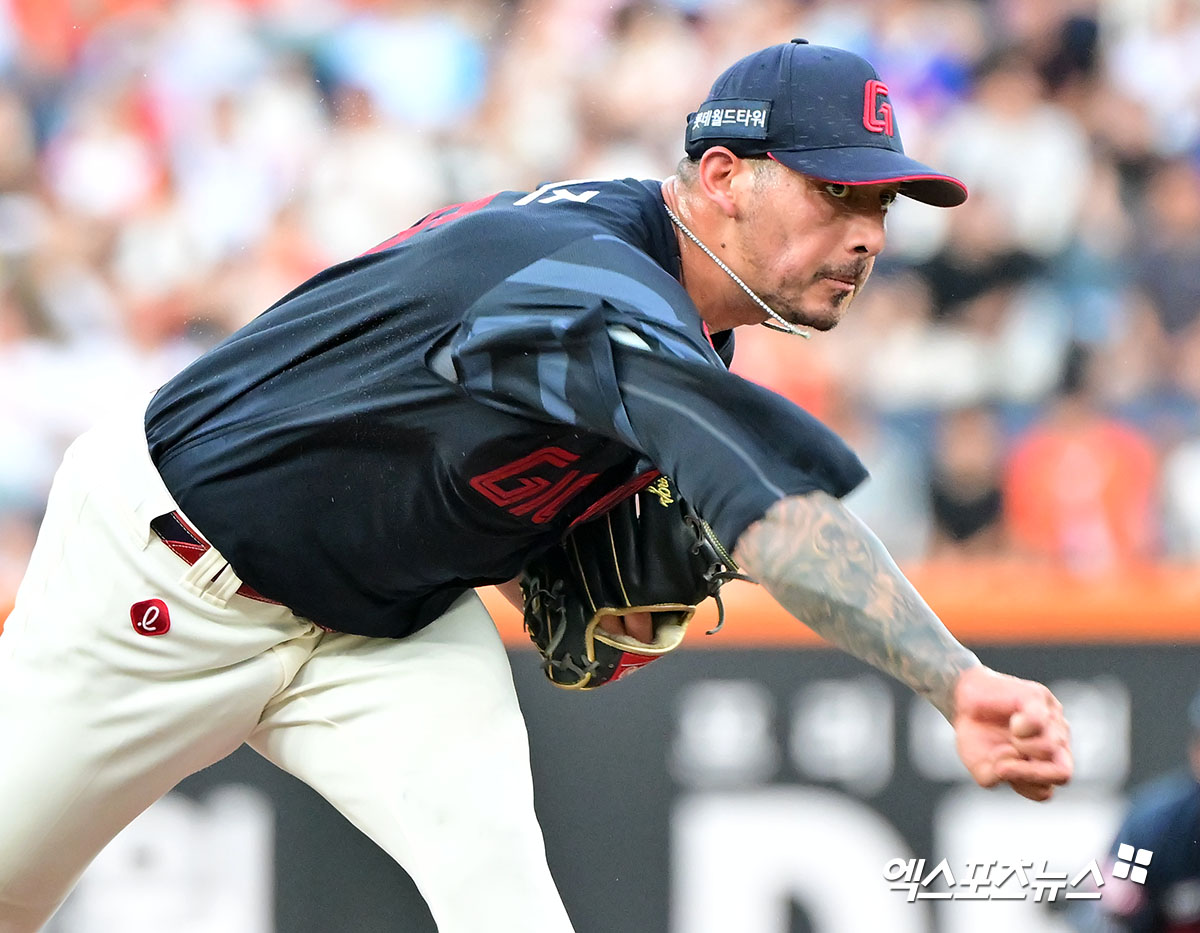지난 8월 롯데 자이언츠 합류 이후 1승4패 평균자책점 10.58로 극심한 부진에 빠져 있는 빈스 벨라스케즈. 사진 엑스포츠뉴스 DB