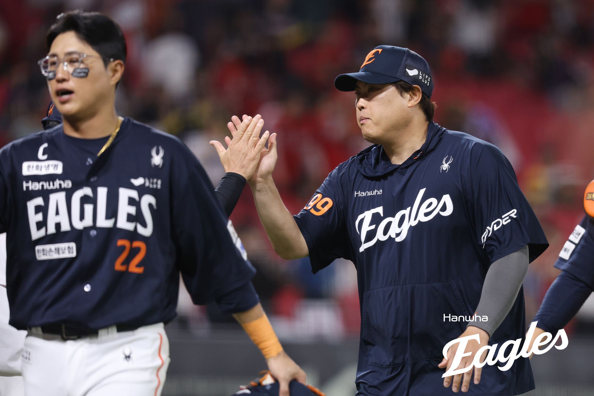 17일 오후 광주-KIA챔피언스필드에서 열린 '2025 신한 SOL Bank KBO리그' 한화 이글스와 KIA 타이거즈의 경기, 한화가 6:2로 승리했다. 선발 류현진은 5이닝 7피안타(1피홈런) 1사사구 8탈삼진 2실점을 기록하면서 시즌 9승째를 올렸다. 한화 이글스