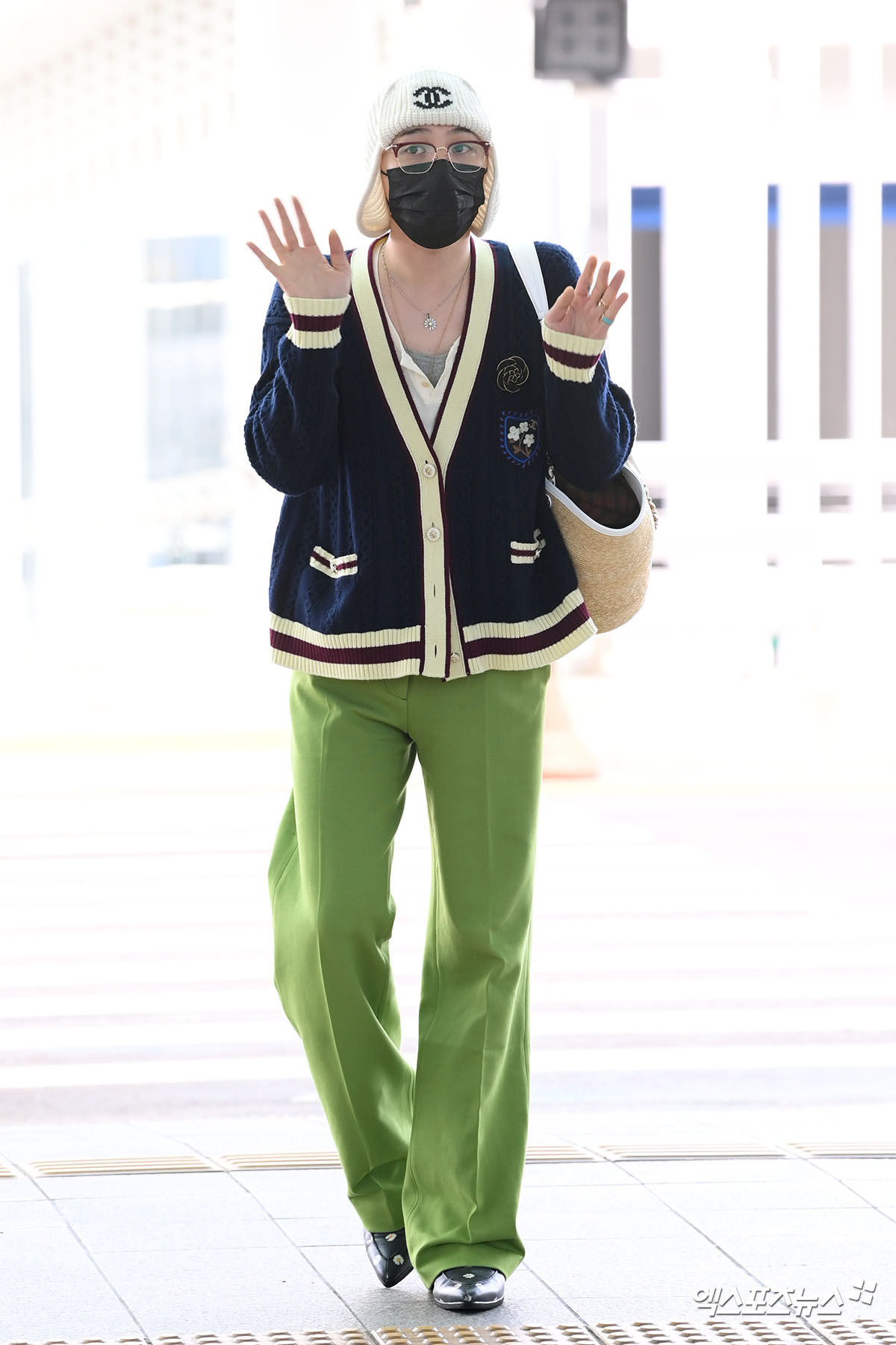 지드래곤, 팬들 향해 반가운 손짓