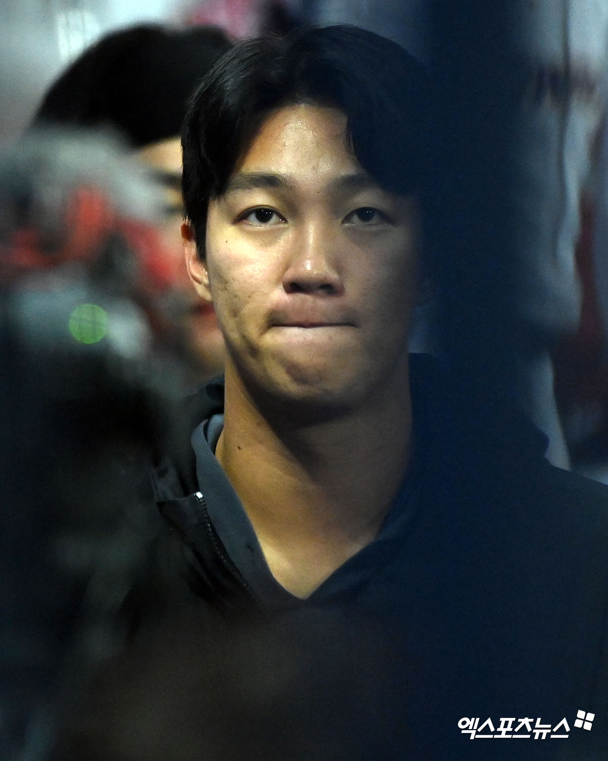 키움 히어로즈는 군 복무를 마친 투수 안우진을 선수 본인의 요청에 따라 18일 확대 엔트리에 등록한다. 안우진은 18일 잠실 두산전부터 정규시즌 최종전인 30일 고척 SSG전까지 남은 7경기 동안 더그아웃에서 선수단과 함께할 예정이다. 엑스포츠뉴스DB