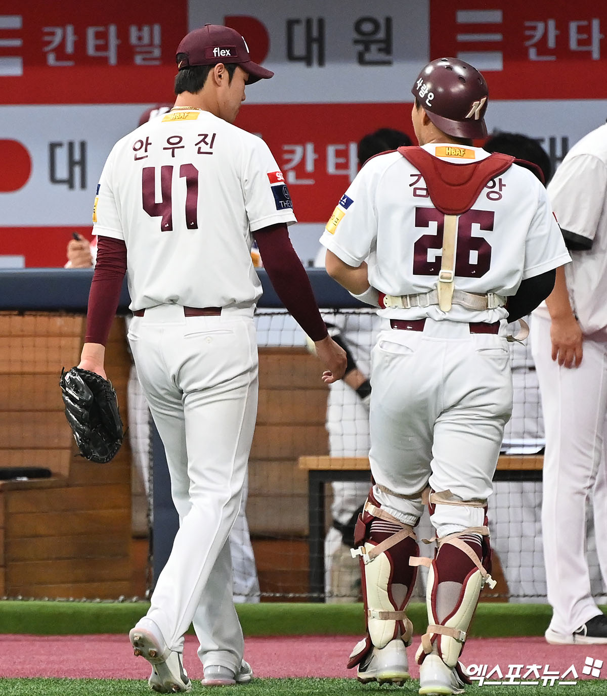 키움 히어로즈는 군 복무를 마친 투수 안우진을 선수 본인의 요청에 따라 18일 확대 엔트리에 등록한다. 안우진은 18일 잠실 두산전부터 정규시즌 최종전인 30일 고척 SSG전까지 남은 7경기 동안 더그아웃에서 선수단과 함께할 예정이다. 엑스포츠뉴스DB