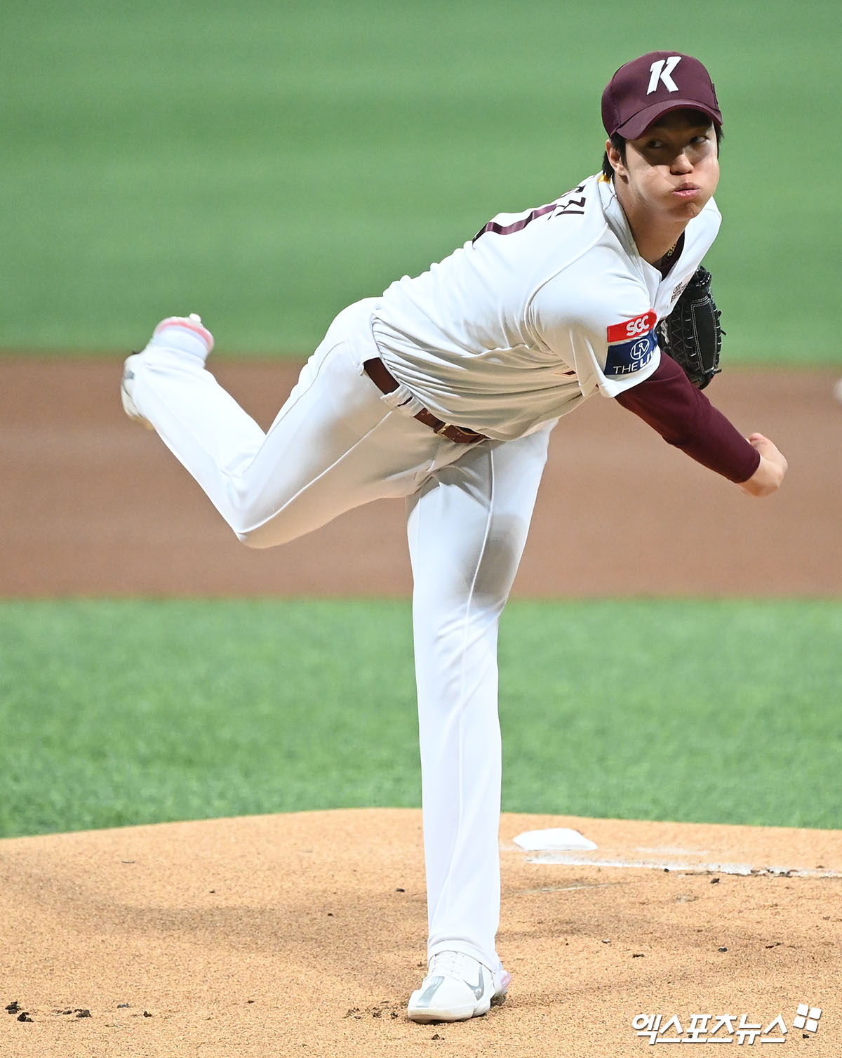 키움 히어로즈는 군 복무를 마친 투수 안우진을 선수 본인의 요청에 따라 18일 확대 엔트리에 등록한다. 안우진은 18일 잠실 두산전부터 정규시즌 최종전인 30일 고척 SSG전까지 남은 7경기 동안 더그아웃에서 선수단과 함께할 예정이다. 엑스포츠뉴스DB