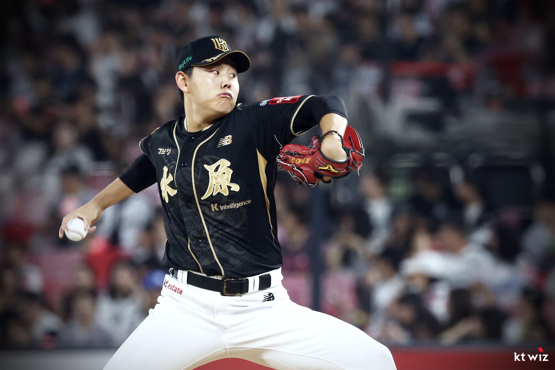 KT 위즈는 18일 수원케이티위즈파크에서 열린 2025 신한 SOL Bank KBO리그 LG 트윈스와의 더블헤더 1차전에서 2-6으로 패했다. 이 패배로 3연패에 빠진 KT는 66승64패4무가 됐다. kt wiz