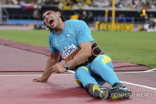 18일 일본 도쿄 국립경기장에서 진행된 2025 도쿄 육상세계선수권대회 6일 차 남자 창던지기 결선에서 케숀 월콧(트리니다드 토바고)가 88.16m를 던져 우승을 차지했다. 세계랭킹 4위인 월콧은 2012 런던 올림픽 금메달, 2016 리우 올림픽 동메달, 그리고 2024 파리 올림픽에서는 7위에 머무르며 점점 커리어가 꺾이고 있었다. 연합뉴스