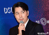 '아빠' 정우성, 결혼 후 당당한 공식석상…달라진 비주얼 "무대는 언제나 떨려" (엑's 이슈)[2025 부일영화상]