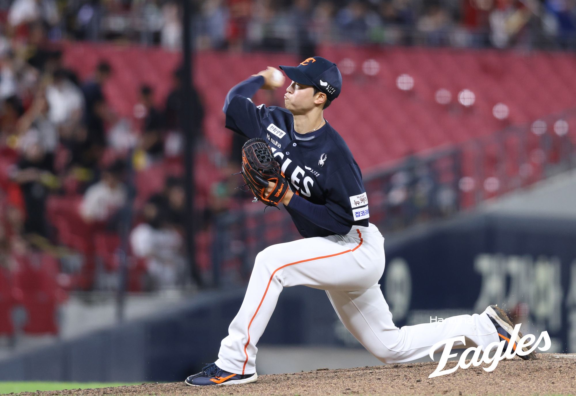 18일 오후 광주-KIA챔피언스필드에서 열린 '2025 신한 SOL Bank KBO리그' 한화 이글스와 KIA 타이거즈의 경기, 한화가 4:3으로 승리하면서 4연승을 달렸다. 한화 투수 엄상백은 1⅔이닝 1피안타 무사사구 1탈삼진 무실점을 기록했다. 한화 이글스