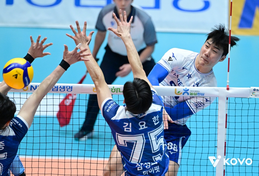 19일 오후 전라남도 여수 진남체육관에서 열린 '2025 여수·NH농협컵 프로배구대회' 남자부 준결승 대한항공과 삼성화재의 경기, 대한항공 임재영이 공격을 시도하고 있다. KOVO