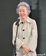 윤여정 '많은 관객들을 보고 깜짝'[엑's HD포토]
