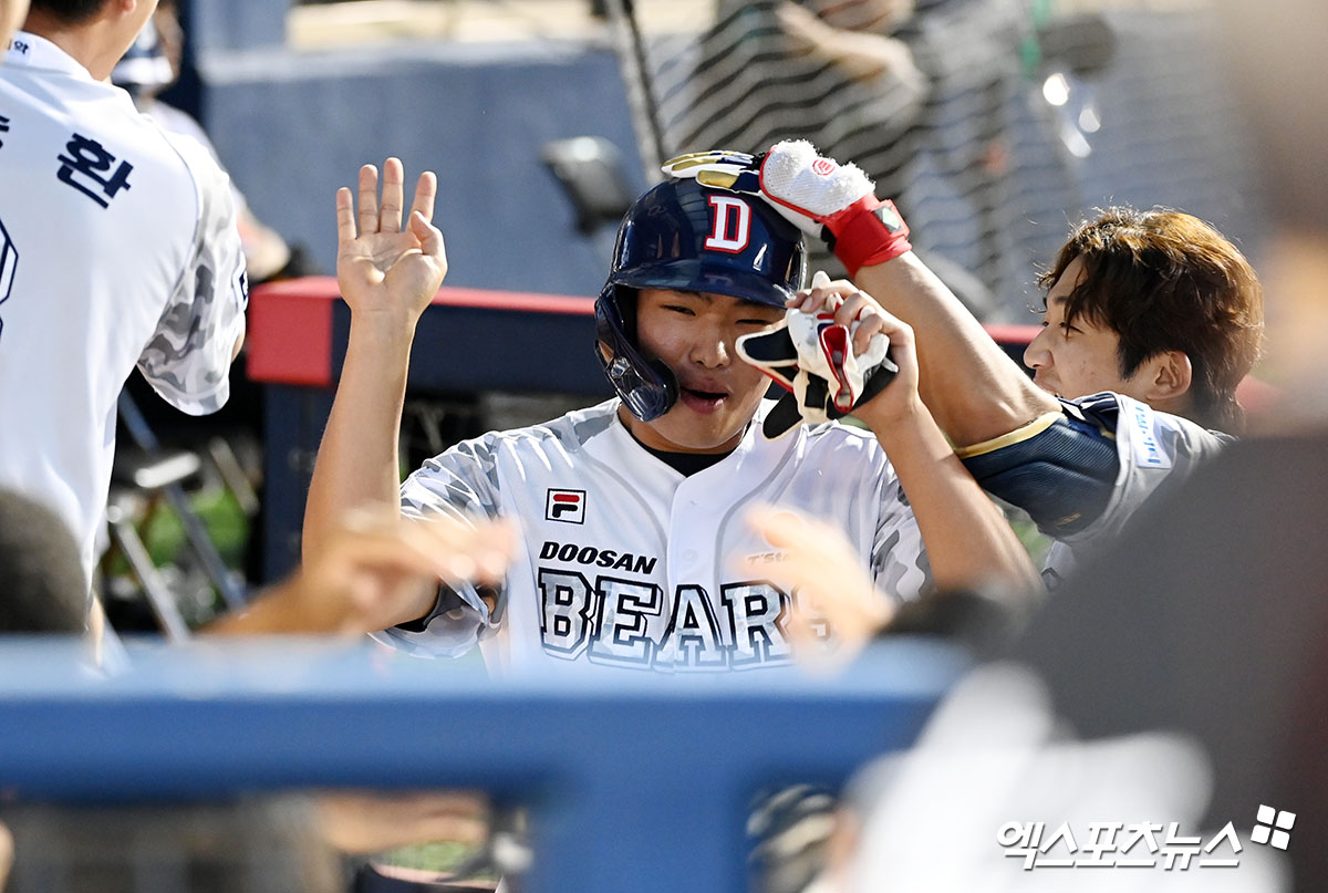 두산 베어스 외야수 홍성호가 왼손 부상으로 21일 인천 SSG 랜더스전에 앞서 1군 엔트리에서 말소됐다. 사진 엑스포츠뉴스 DB