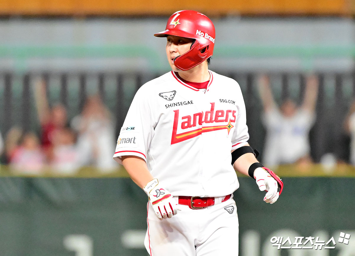 SSG 랜더스 중심타자 최정이 큰 부상을 피했다. SSG 구단은 22일 