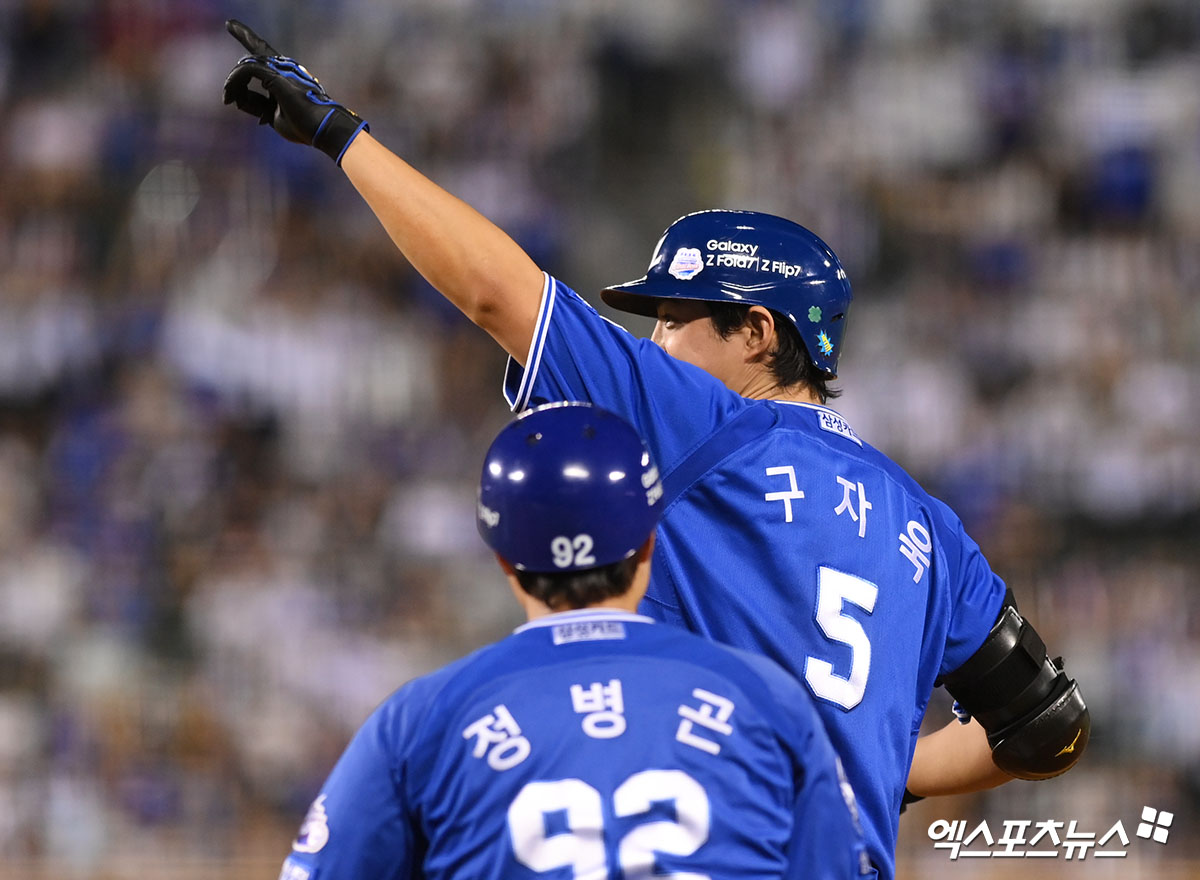 삼성 라이온즈 외야수 구자욱이 22일 병원 검진 결과 왼쪽 무릎 인대 염증 소견을 받았다. 구자욱은 1군 엔트리 말소 없이 23일 대구 두산 베어스전을 앞두고 팀 훈련 참가 여부를 결정할 예정이다. 엑스포츠뉴스 DB