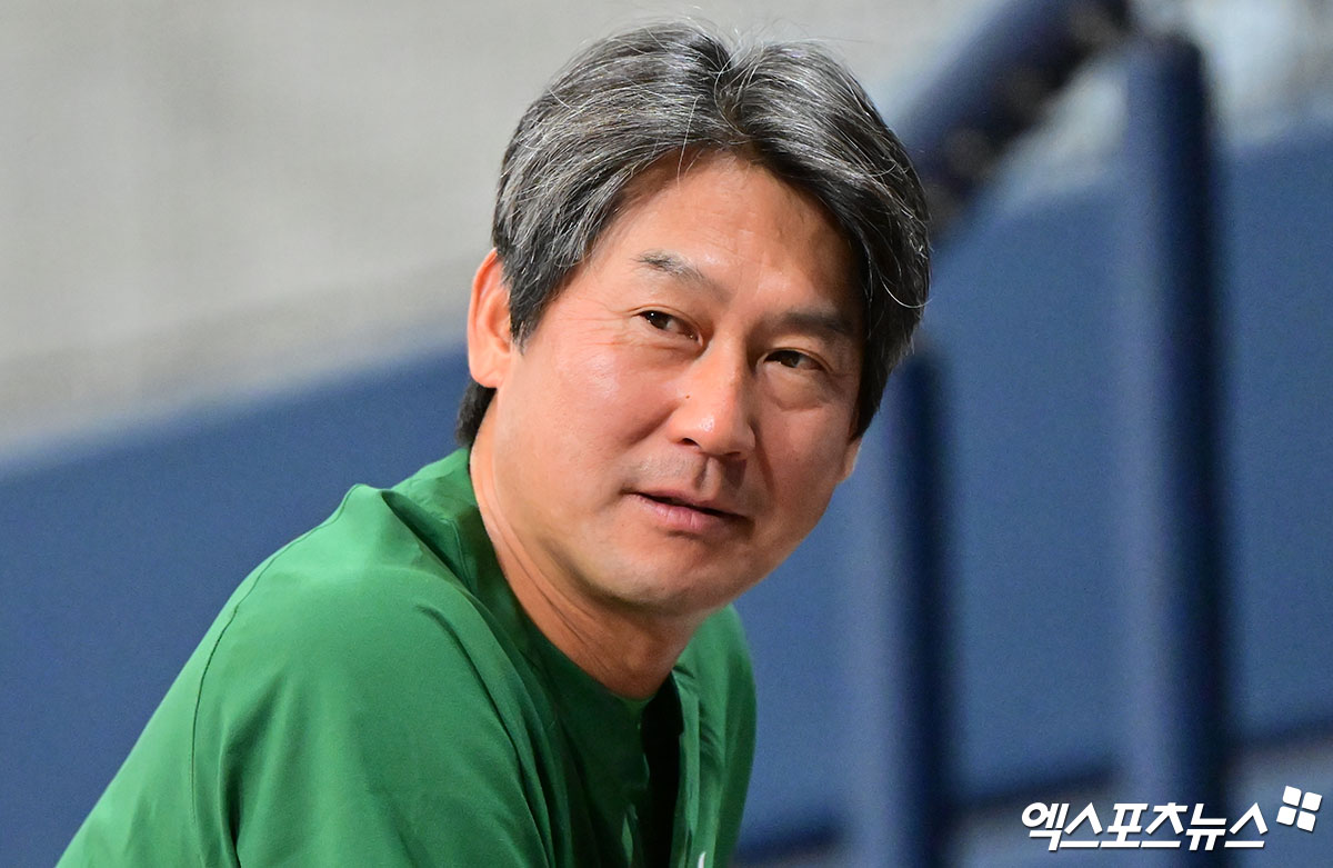 설종진 감독 대행이 이끄는 키움 히어로즈가 23일 수원 KT위즈파크에서 열리는 2025 신한 SOL Bank KBO리그 KT 위즈와의 팀 간 16차전에서 승리를 노린다. 사진 엑스포츠뉴스 DB