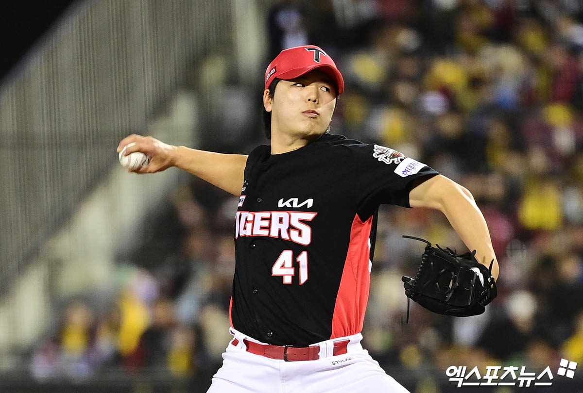 4일 오후 서울 송파구 잠실야구장에서 열린 '2025 신한 SOL Bank KBO리그' KIA 타이거즈와 LG 트윈스의 경기, 6회말 KIA 황동하가 역투하고 있다. 엑스포츠뉴스 DB