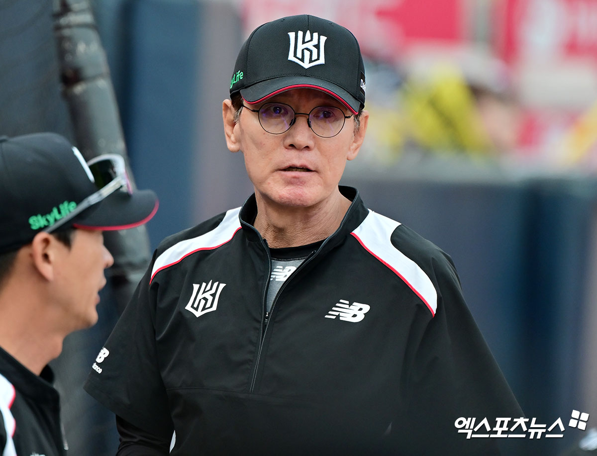 이강철 감독이 이끄는 KT 위즈가 23일 수원 KT위즈파크에서 열린 2025 신한 SOL Bank KBO리그 키움 히어로즈와의 팀 간 16차전에서 승리, 3연승을 질주했다. 사진 엑스포츠뉴스 DB