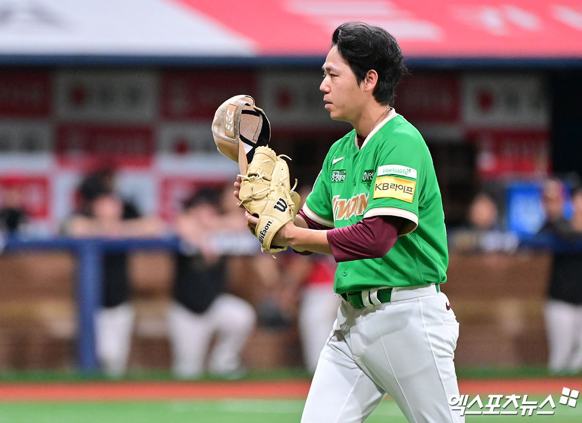 키움 히어로즈 토종 에이스 하영민이 24일 서울 고척스카이돔에서 열린 2025 신한 SOL Bank KBO리그 KIA 타이거즈와의 팀 간 16차전에 선발등판, 7이닝 2실점 호투에도 패전투수가 됐다. 사진 엑스포츠뉴스 DB