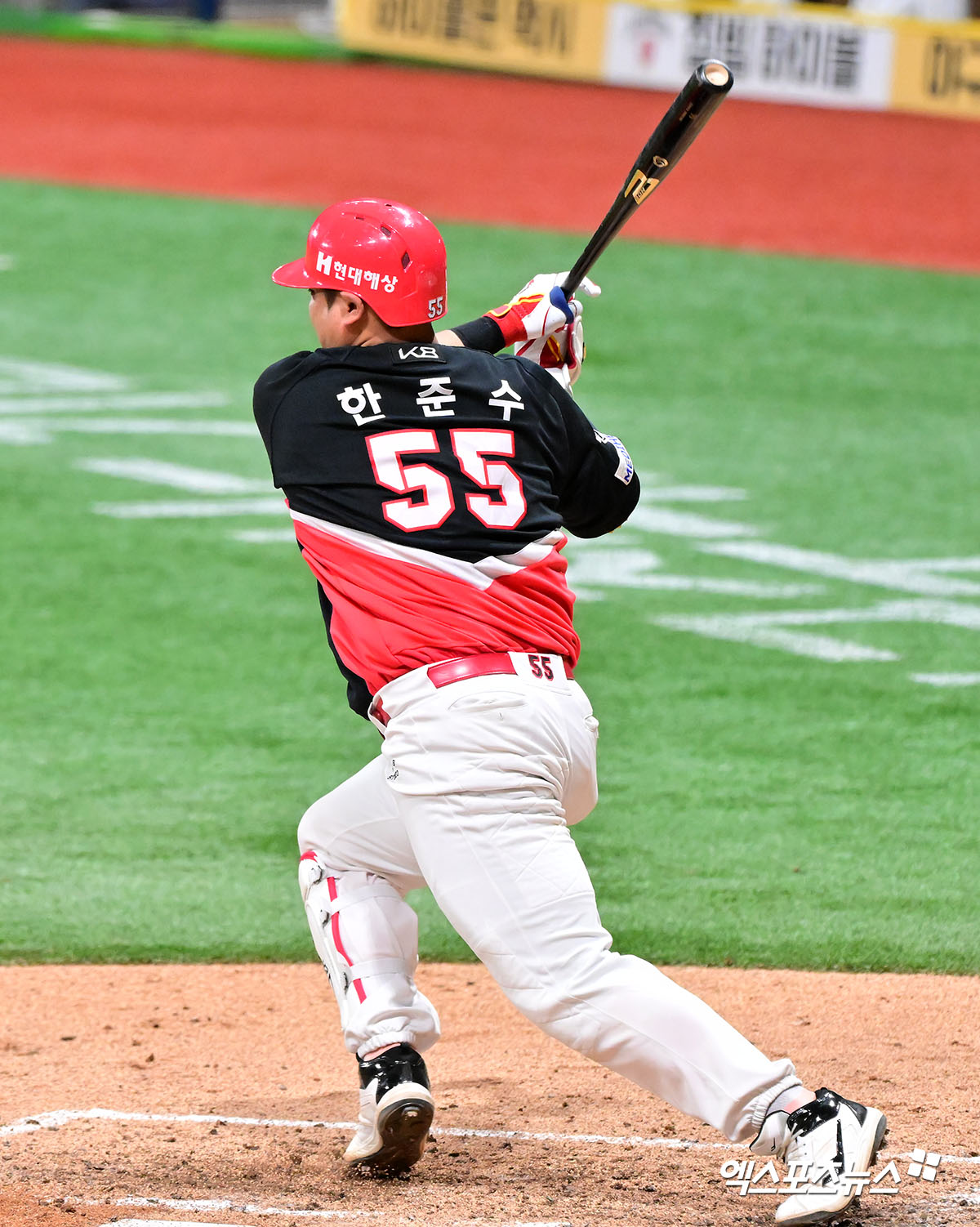 KIA 타이거즈 포수 한준수가 24일 서울 고척스카이돔에서 열린 2025 신한 SOL Bank KBO리그 키움 히어로즈와의 팀 간 16차전에서 4회초 1타점 적시타를 기록, 팀 승리에 힘을 보탰다. 사진 김한준 기자