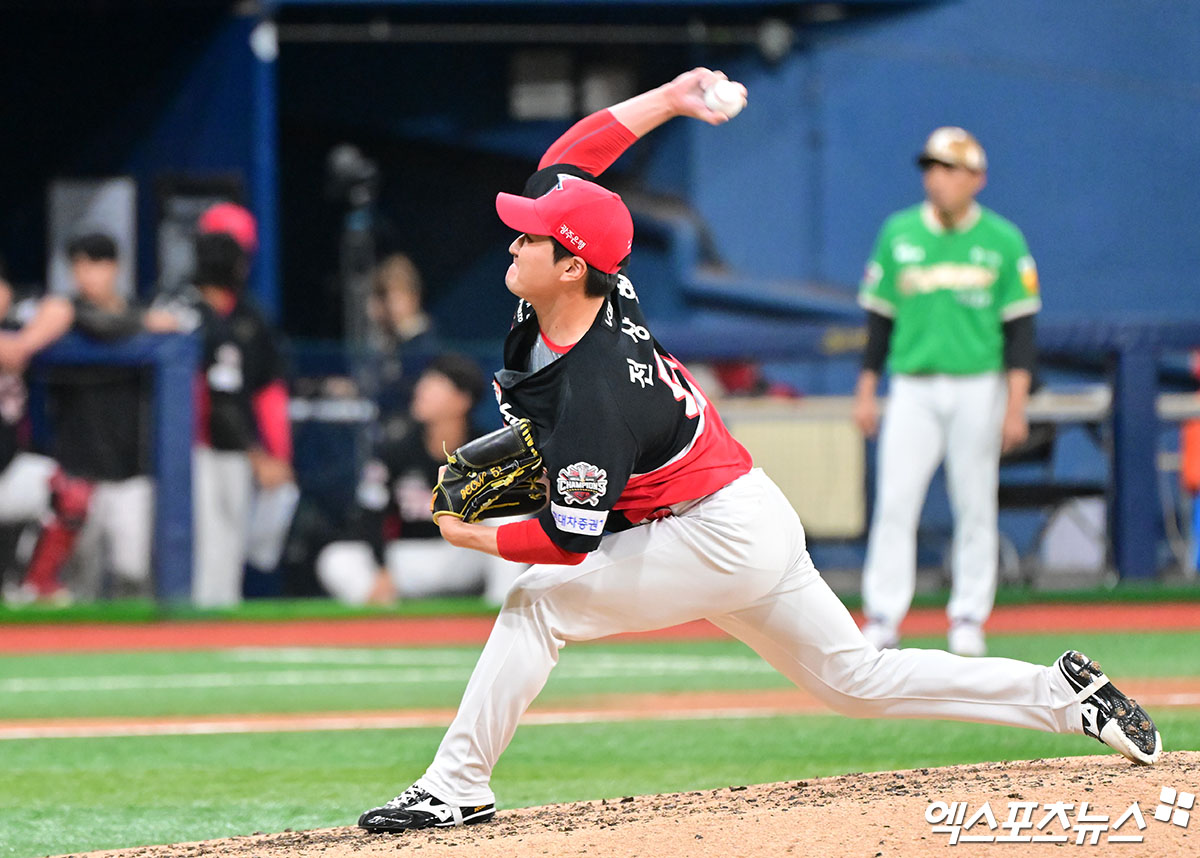 KIA 타이거즈 우완 전상현이 24일 서울 고척스카이돔에서 열린 2025 신한 SOL Bank KBO리그 키움 히어로즈와의 팀 간 16차전에서 1이닝 무실점으로 홀드를 기록했다. 사진 엑스포츠뉴스 DB