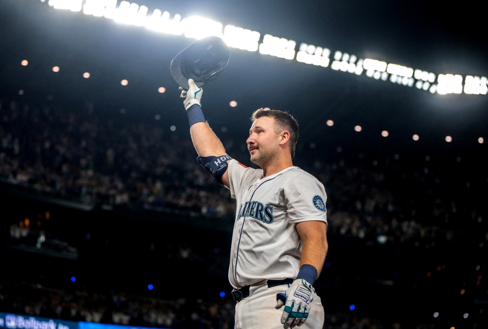 시애틀 매리너스 포수 칼 롤리가 25일(한국시간) 미국 워싱턴주 시애틀의 T모바일 파크에서 열린 2025 미국 메이저리그(MLB) 콜로라도 로키스와의 홈경기에 2번타자 겸 포수로 선발 출전해 시즌 59호, 60호 홈런을 쏘아 올렸다. 이로써 MLB 역사상 단일 시즌 60홈런을 친 7번째 타자가 됐다. Imagn Images 연합뉴스