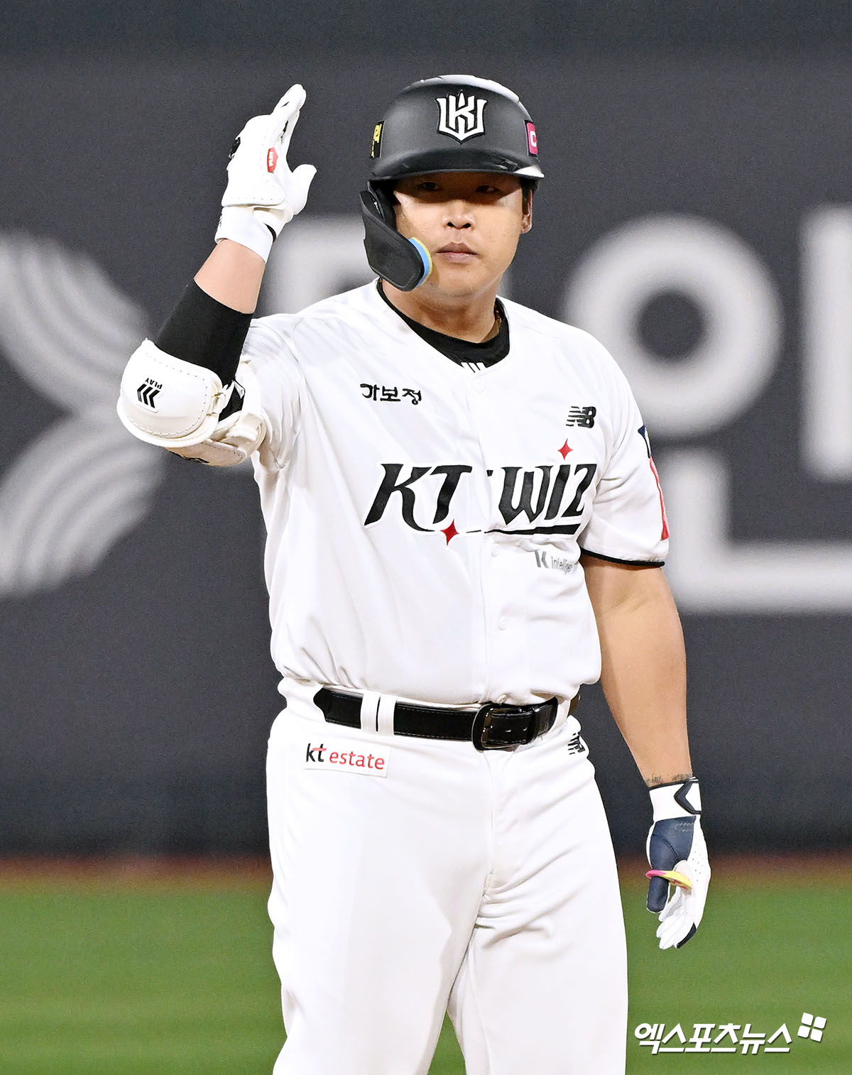 11일 오후 수원KT위즈파크에서 열린 '2025 신한 SOL Bank KBO리그' 삼성 라이온즈와 KT 위즈의 경기, 3회말 2사 2루 KT 강백호가 1타점 2루타를 날린 후 세리머니를 하고 있다. 엑스포츠뉴스 DB