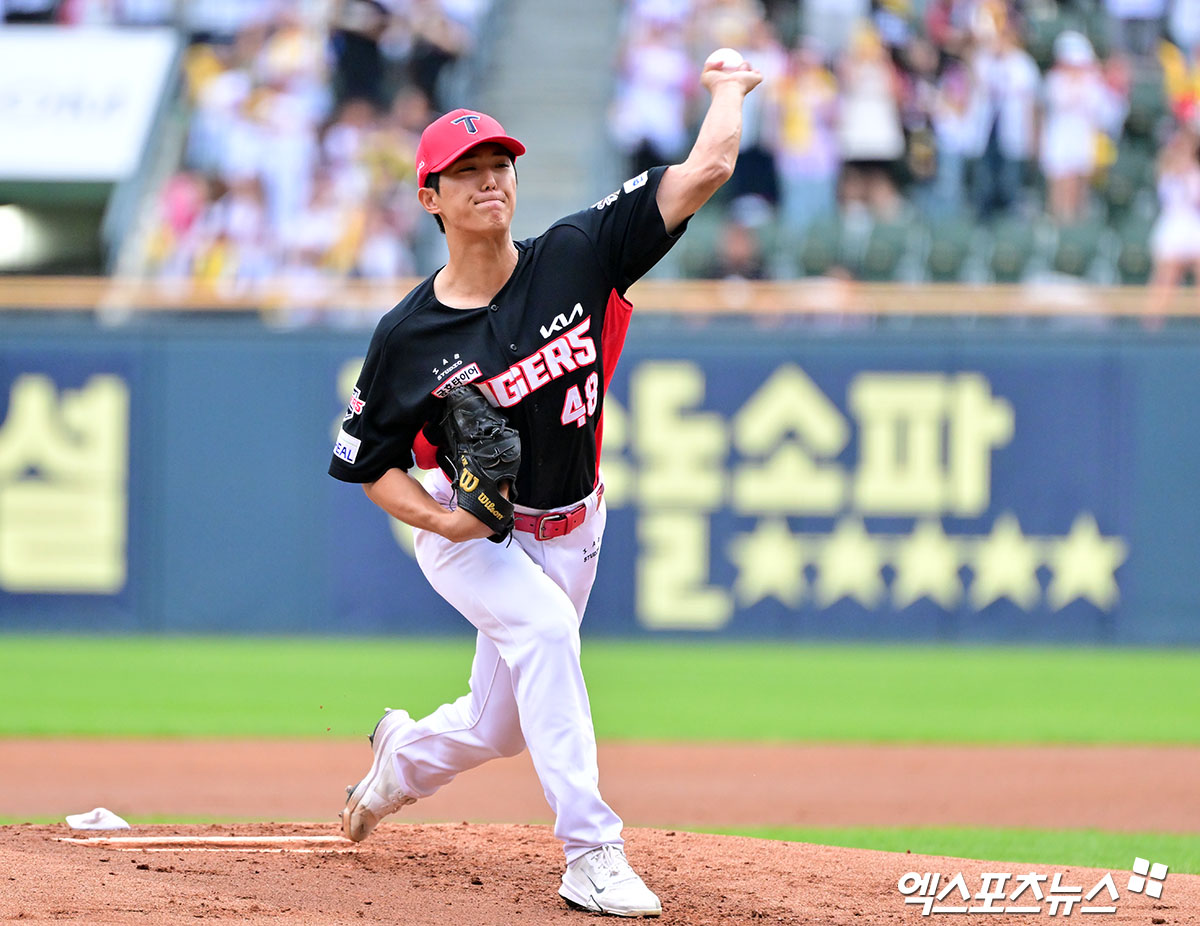13일 오후 서울 송파구 잠실야구장에서 열린 '2025 신한 SOL Bank KBO리그' KIA 타이거즈와 LG 트윈스의 경기, 1회말 KIA 선발투수 이의리가 공을 힘차게 던지고 있다. 엑스포츠뉴스 DB