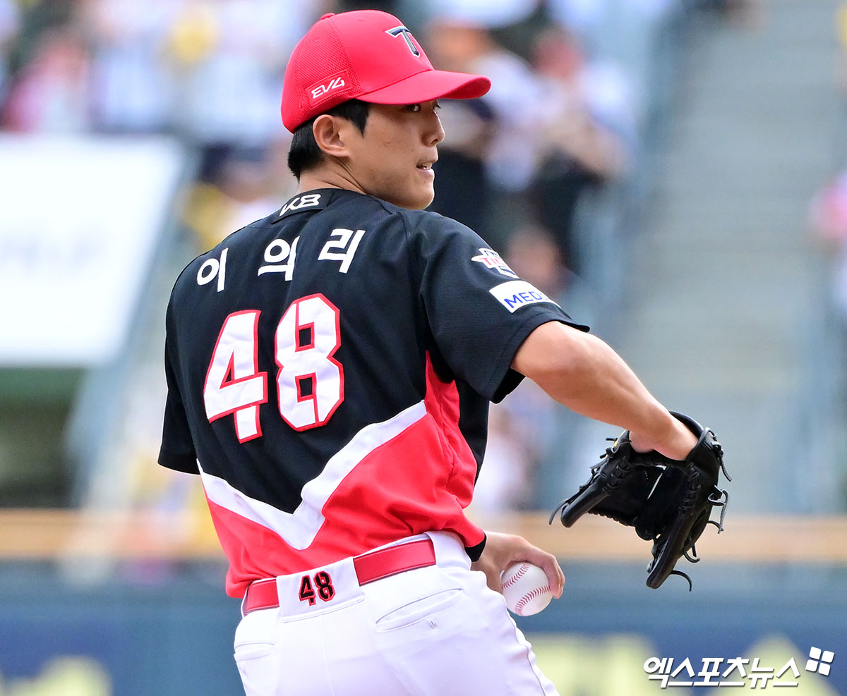 13일 오후 서울 송파구 잠실야구장에서 열린 '2025 신한 SOL Bank KBO리그' KIA 타이거즈와 LG 트윈스의 경기, 1회말 KIA 선발투수 이의리가 공을 힘차게 던지고 있다. 엑스포츠뉴스 DB