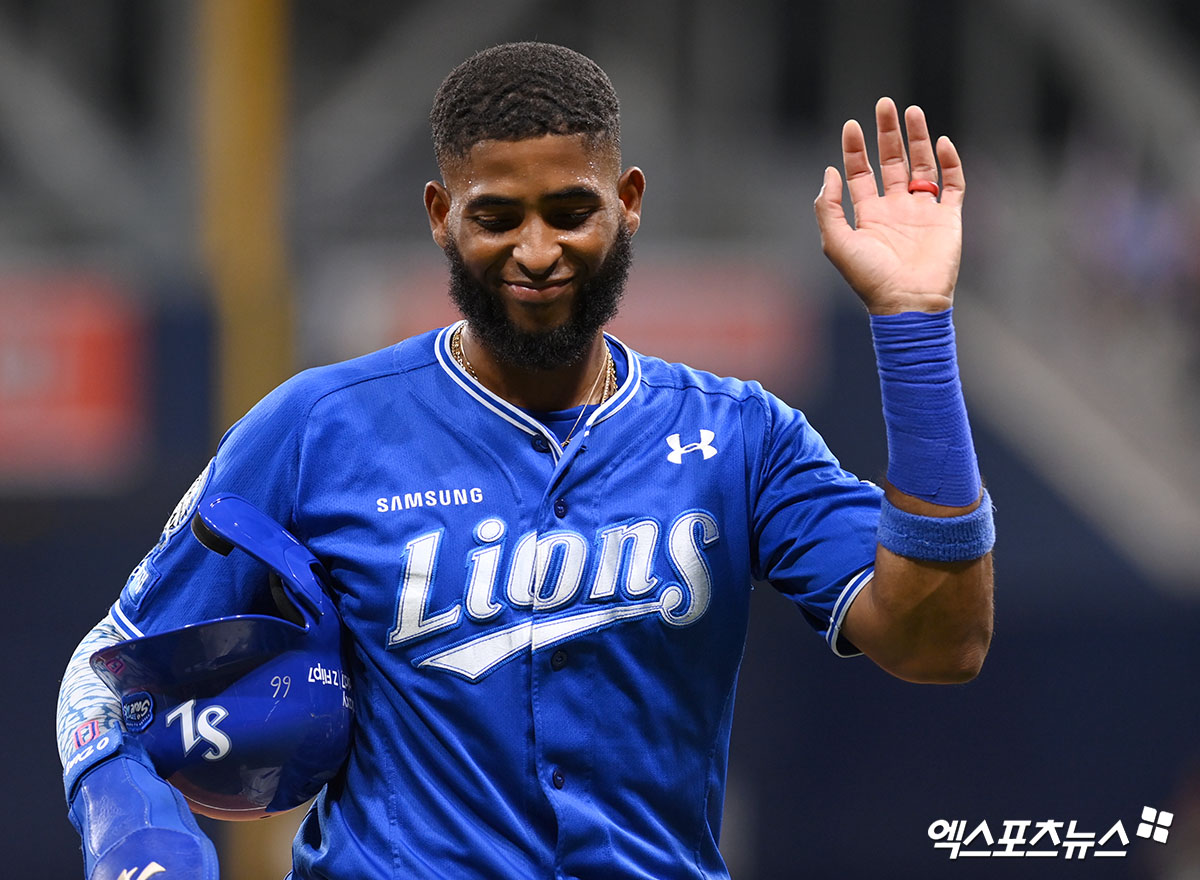 삼성 라이온즈 외국인 타자 르윈 디아즈가 28일 서울 고척스카이돔에서 열린 2025 신한 SOL Bank KBO리그 키움 히어로즈와의 팀 간 16차전에서 3안타 2타점을 기록, 팀 승리를 이끌었다. 사진 고아라 기자