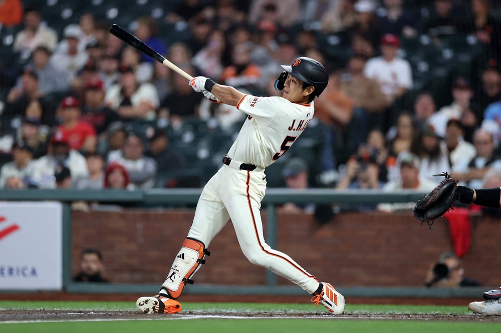 미국 메이저리그 샌프란시스코 자이언츠의 이정후가 29일(한국시간) 미국 캘리포니아주 샌프란시스코의 오라클 파크에서 열린 2025 메이저리그 콜로라도 로키스와의 홈 경기에 6번타자 겸 중견수로 선발출전, 4타수 3안타 2타점을 기록했다. 사진 연합뉴스