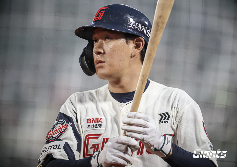 2025 시즌 극심한 타격 슬럼프를 겪었던 롯데 자이언츠 내야수 나승엽. 사진 롯데 자이언츠