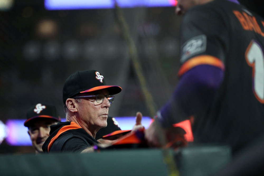 샌프란시스코 자이언츠가 30일(한국시간) 멜빈 감독을 경질했다. 계약 기간이 1년 남았지만, 2년 연속 포스트시즌 진출에 실패하면서 멜빈 감독과의 동행을 마무리했다. 새 사령탑 후보로는 스킵 슈마커 전 마이애미 말린스 감독, 크레이그 앨버나즈 클리블랜드 수석코치 등이 거론되고 있다. AP 연합뉴스