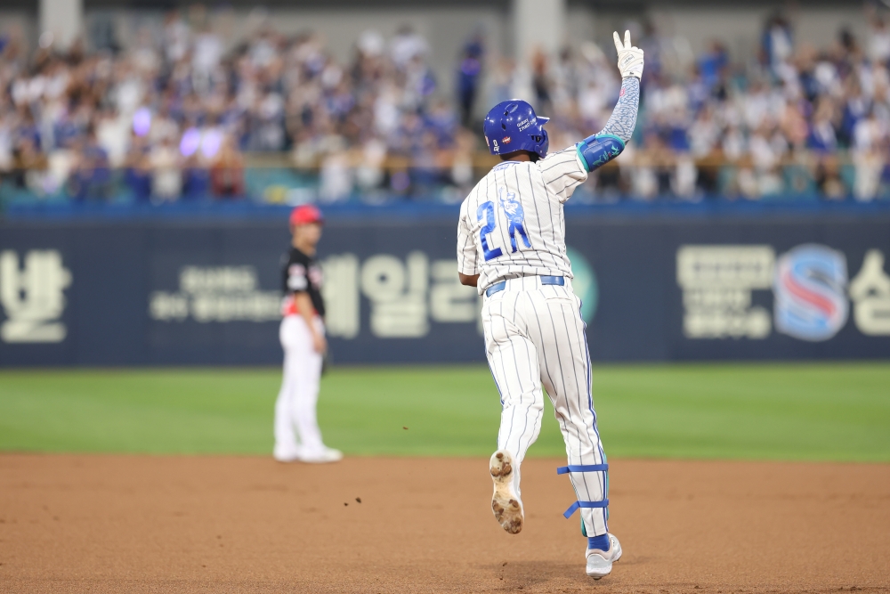 30일 오후 대구삼성라이온즈파크에서 열린 '2025 신한 SOL Bank KBO리그' KIA 타이거즈와 삼성 라이온즈의 경기, 1회말 1사 1, 3루 삼성 르윈 디아즈가 시즌 50호 홈런을 쳤다. 이로써 KBO리그 역대 최초 단일 시즌 50홈런-150타점을 달성했다. 삼성 라이온즈