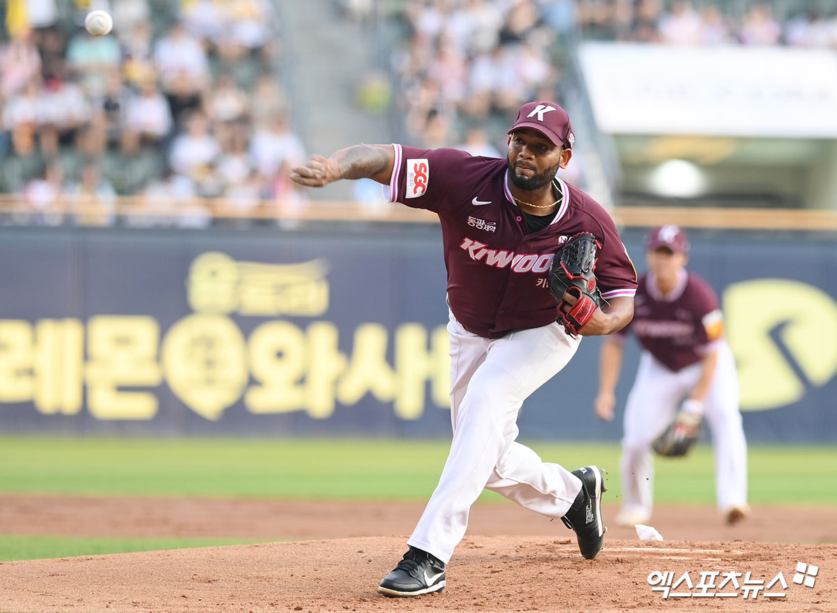 2025시즌 키움 히어로즈 에이스로 활약한 도미니카공화국 출신 투수 라울 알칸타라. 사진 엑스포츠뉴스 DB