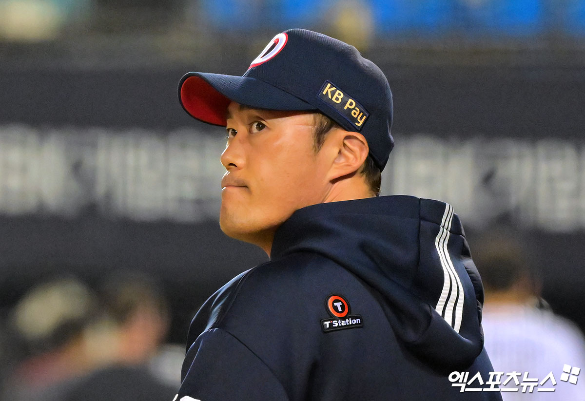 30일 오후 서울 송파구 잠실야구장에서 열린 '2025 신한 SOL Bank KBO리그' 두산 베어스와 LG 트윈스의 경기, 두산이 LG에 6:0으로 승리했다. 이날 경기에서 승리한 두산 조성환 감독대행이 기뻐하고 있다. 엑스포츠뉴스 DB