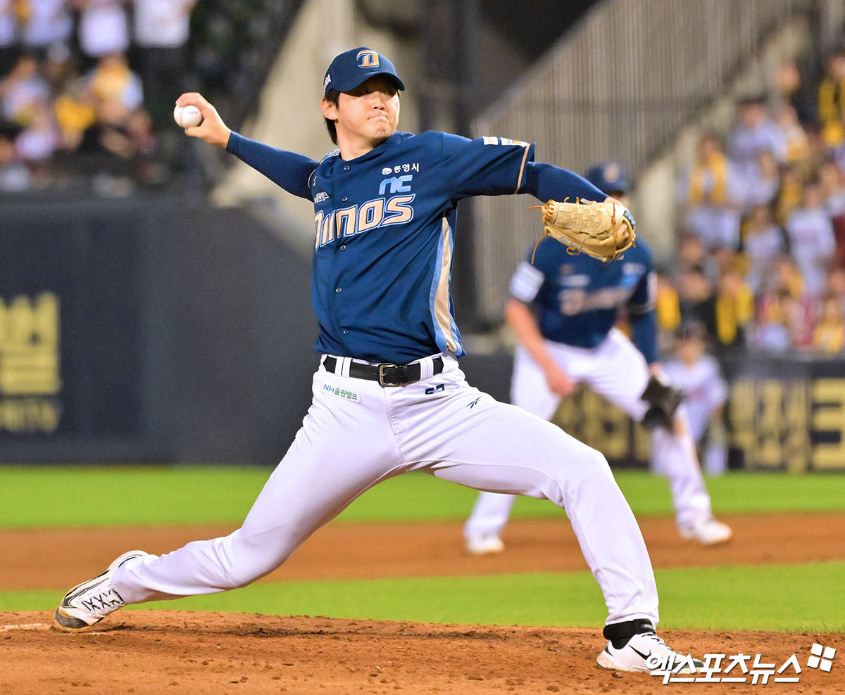 1일 오후 서울 송파구 잠실야구장에서 열린 '2025 신한 SOL Bank KBO리그' NC 다이노스와 LG 트윈스의 경기, 5회말 NC 전사민이 공을 힘차게 던지고 있다. 엑스포츠뉴스 잠실, 김한준 기자