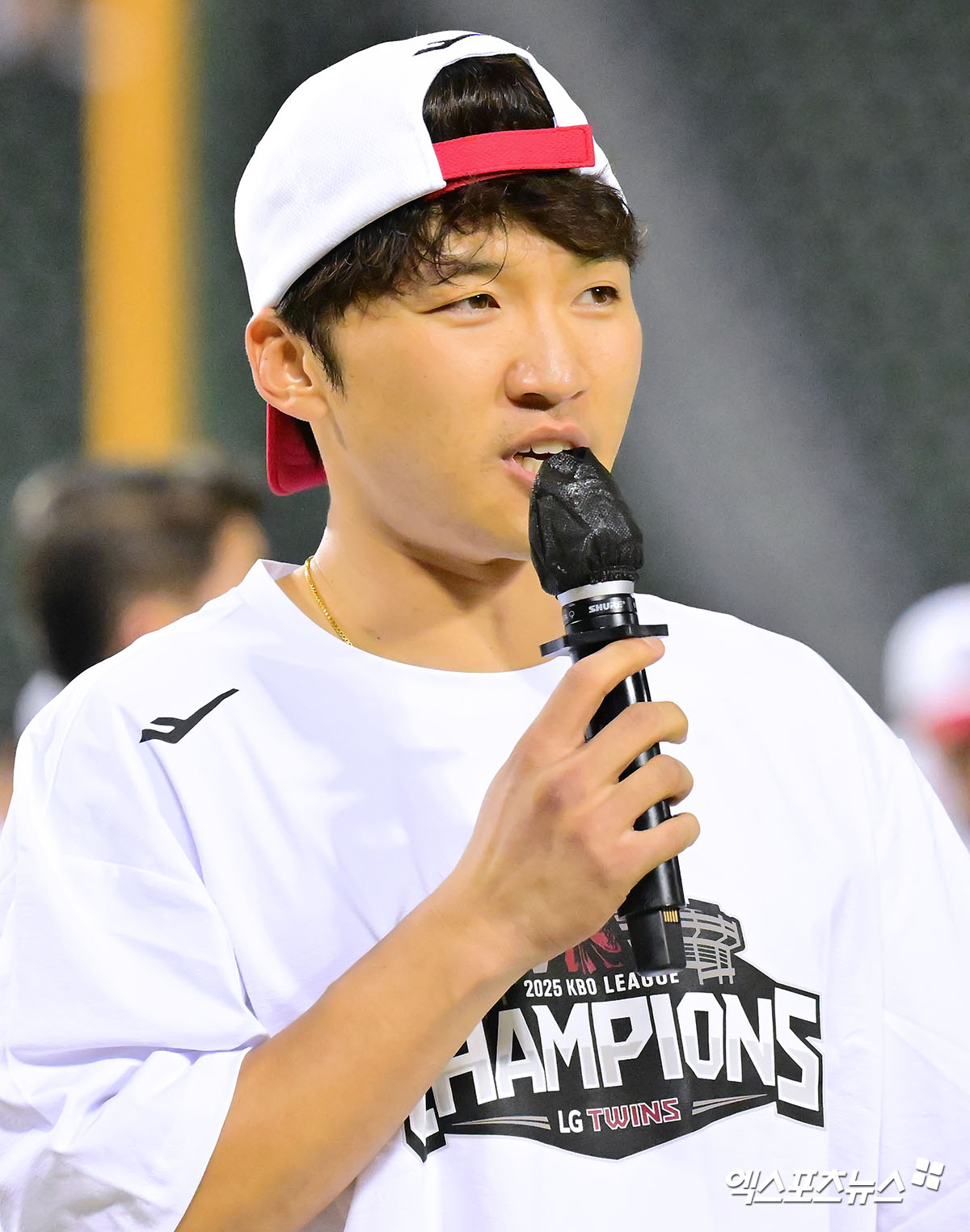 1일 오후 서울 송파구 잠실야구장에서 열린 '2025 신한 SOL Bank KBO리그' NC 다이노스와 LG 트윈스의 경기, 정규시즌 우승을 확정지은 LG 박해민이 소감을 말하고 있다. 엑스포츠뉴스 잠실, 김한준 기자
