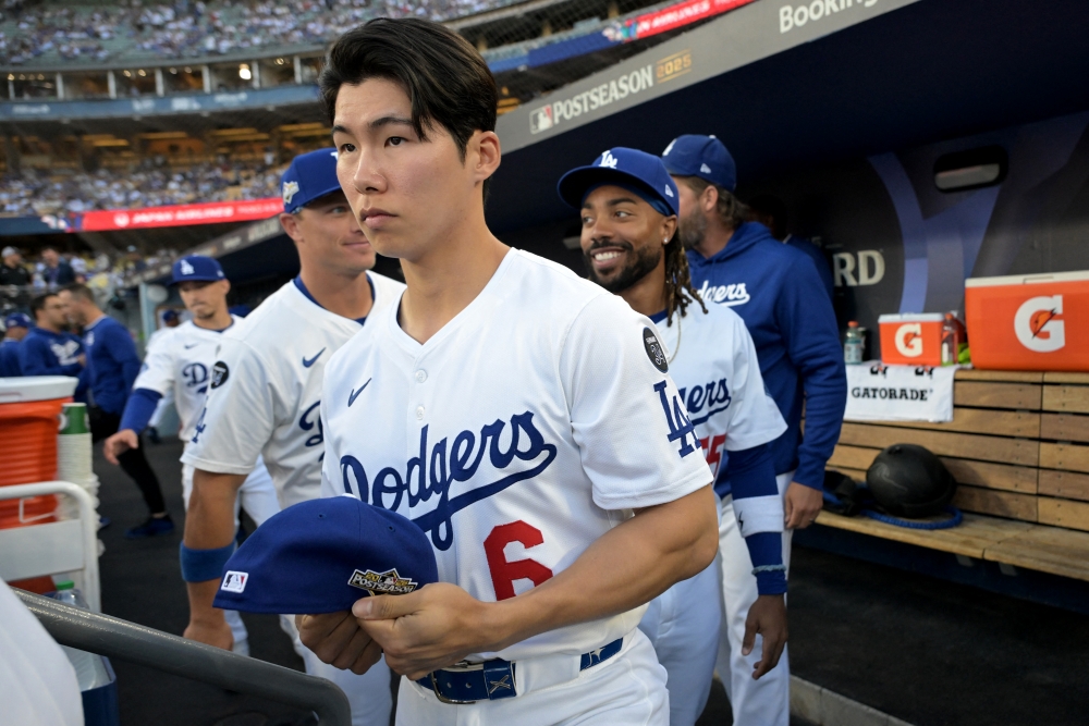 LA 다저스가 2일(한국시간) 미국 캘리포니아주 로스앤젤레스의 다저스타디움에서 열린 2025 미국 메이저리그(MLB) 포스트시즌 내셔널리그 와일드카드(NLWC·3전 2선승제) 2차전에서 신시내티를 8-4로 제압하고 내셔널리그 디비전시리즈(NLDS·5전 3선승제)에 진출했다. 김혜성은 1차전에 이어 2차전에서도 결장했다. Imagn Images 연합뉴스