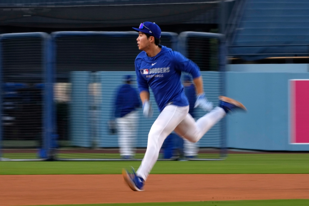 LA 다저스가 2일(한국시간) 미국 캘리포니아주 로스앤젤레스의 다저스타디움에서 열린 2025 미국 메이저리그(MLB) 포스트시즌 내셔널리그 와일드카드(NLWC·3전 2선승제) 2차전에서 신시내티를 8-4로 제압하고 내셔널리그 디비전시리즈(NLDS·5전 3선승제)에 진출했다. 김혜성은 1차전에 이어 2차전에서도 결장했다. AP 연합뉴스