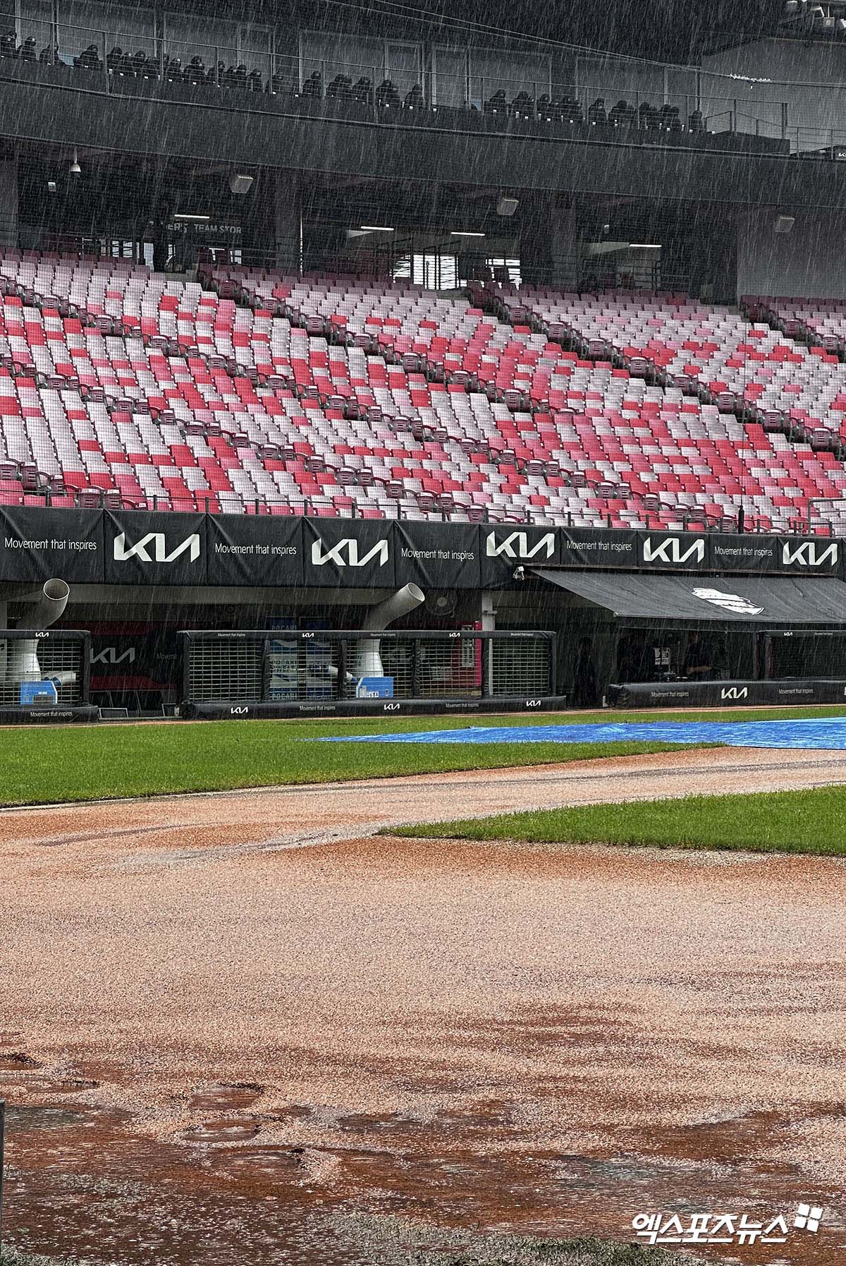3일 오후 광주-KIA챔피언스필드에서 열릴 예정이었던 2025 신한 SOL Bank KBO리그 삼성 라이온즈와 KIA 타이거즈의 정규시즌 팀 간 16차전이 우천으로 취소됐다. 두 팀의 경기는 4일 재편성됐다. 포스트시즌 일정이 하루씩 밀리면서 와일드카드 결정전 1차전은 6일 진행된다. 엑스포츠뉴스 DB