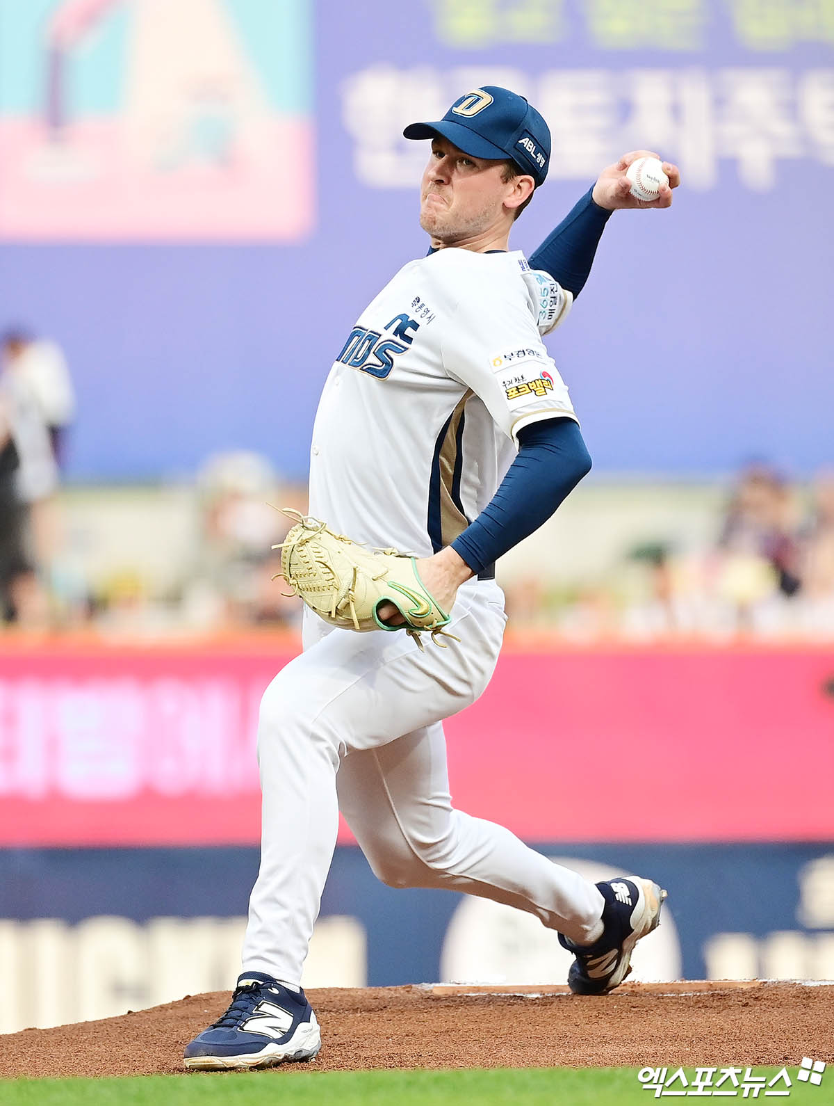 30일 오후 경상남도 창원NC파크에서 열린 '2025 신한 SOL Bank KBO리그' 한화 이글스와 NC 다이노스의 경기, 1회초 NC 선발투수 라일리가 역투하고 있다. 엑스포츠뉴스 DB