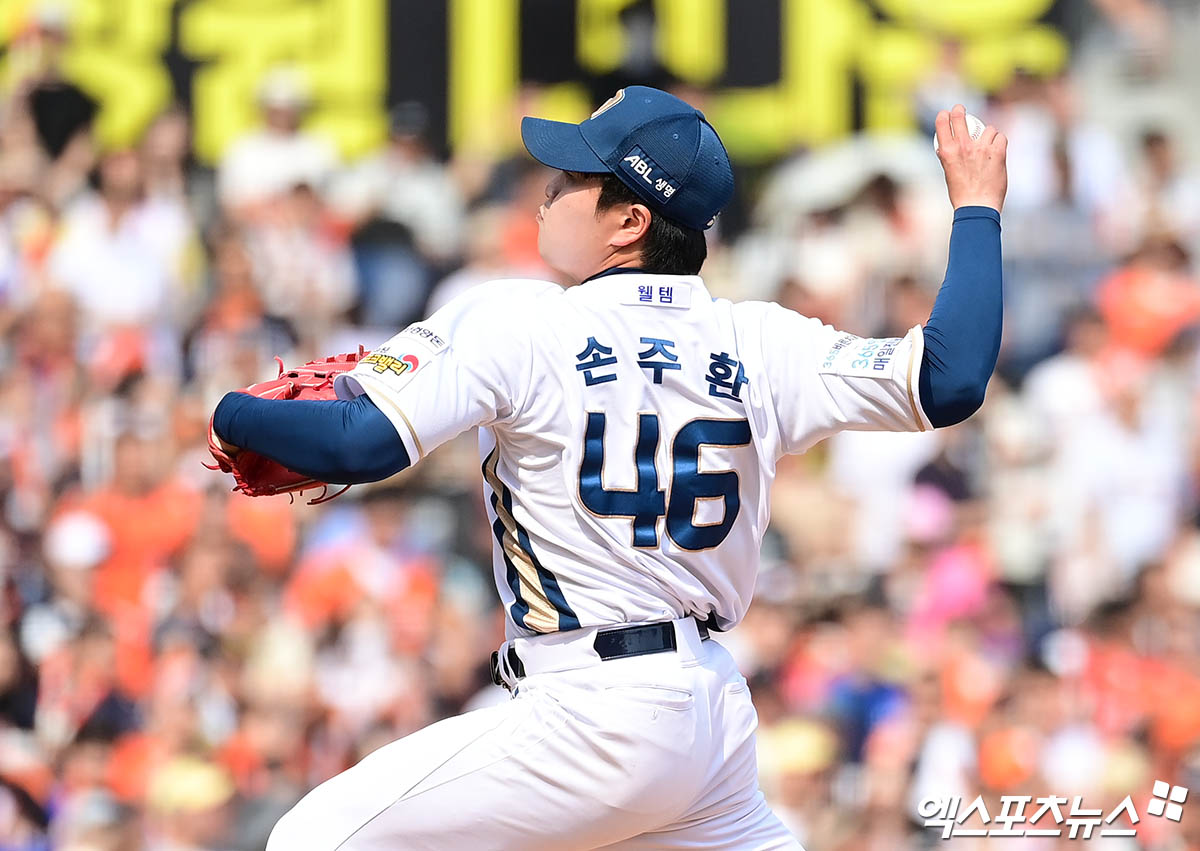 31일 오후 경상남도 창원NC파크에서 열린 '2025 신한 SOL Bank KBO리그' 한화 이글스와 NC 다이노스의 경기, 5회초 1사 2루 NC 손주환이 역투하고 있다. 엑스포츠뉴스 DB