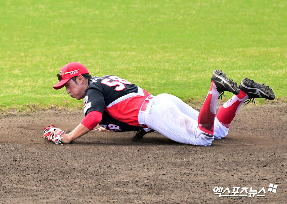 KIA 타이거즈가 5일 KBO에 베테랑 타자 서건창의 웨이버 공시를 요청했다. 사진 엑스포츠뉴스 DB