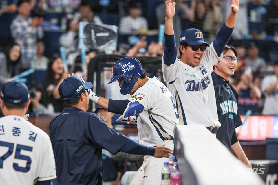 이호준 감독이 이끄는 NC 다이노스가 지난 4일 SSG 랜더스를 꺾고 2025시즌 페넌트레이스 5위로 포스트시즌 진출에 성공했다. 사진 NC 다이노스