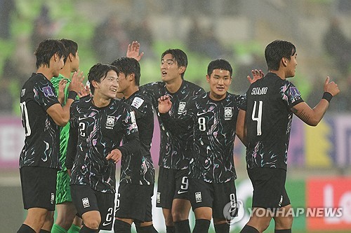 일본 매체 게키사카는 5일(한국시간) 일본 20세 이하(U-20) 축구 국가대표팀이 현재 칠레에서 진행 중인 2025 국제축구연맹(FIFA) U-20 월드컵 16강전에서 스페인을 상대할 가능성을 거론했다. 일본은 조별리그 A조에서 3전 전승을 거둬 조 1위로 16강에 진출했지만 일본의 16강 대진 후보 중 하나가 C조 3위 스페인이 되면서 토너먼트 첫 경기부터 스페인과 맞대결을 치를 가능성이 떠올랐다. 연합뉴스