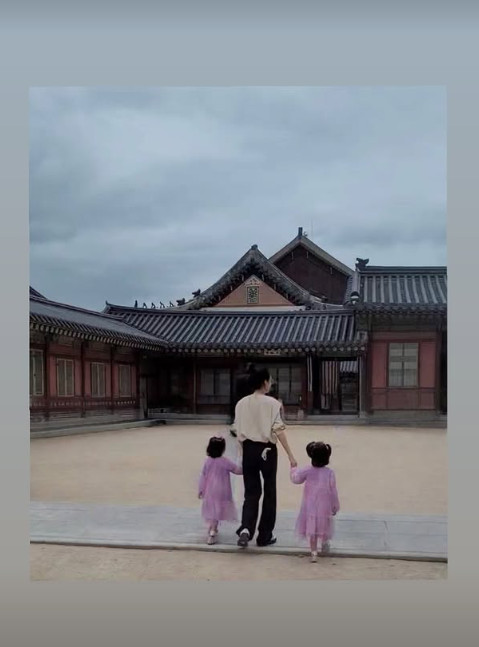 성유리가 쌍둥이 딸을 최초 공개했다. 성유리 계정