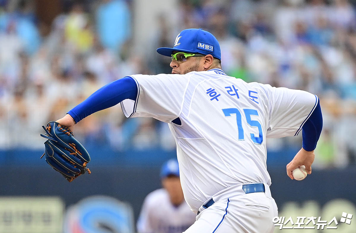 6일 오후 대구삼성라이온즈파크에서 열린 '2025 신한 SOL Bank KBO 포스트시즌' NC 다이노스와 삼성 라이온즈의 와일드카드 1차전 경기, 1회초 삼성 선발투수 후라도가 역투하고 있다. 대구, 박지영 기자