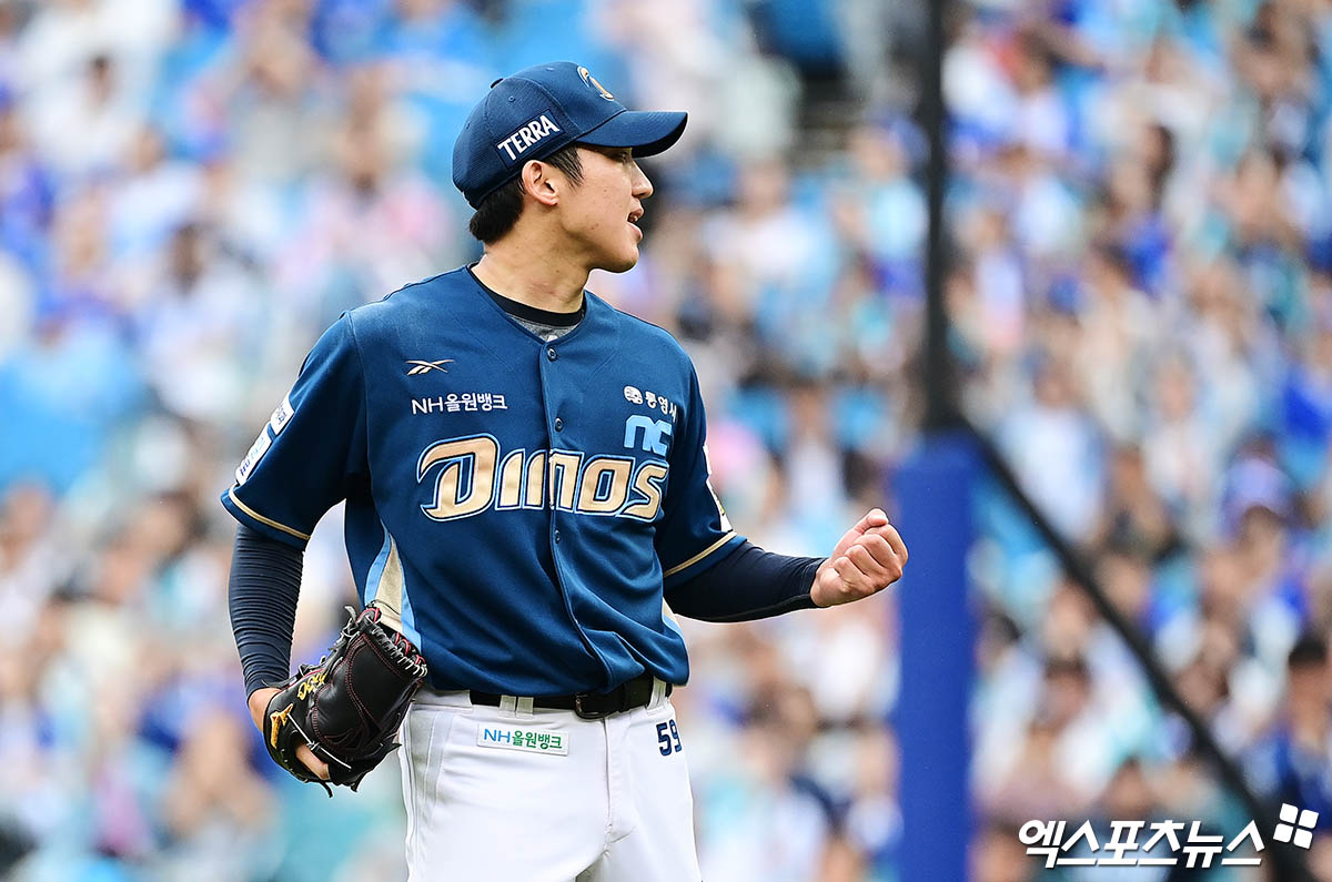 NC 다이노스 투수 구창모가 1778일 만에 포스트시즌 복귀 등판을 치러 퀄리티 스타트 쾌투를 펼쳤다. 구창모는 6일 대구 삼성라이온즈파크에서 열린 2025 신한 SOL 뱅크 KBO리그 삼성 라이온즈전에 선발 등판해 6이닝 75구 5피안타(1홈런) 3탈삼진 1실점을 기록했다. 구창모는 이날 85구 내외 투구수를 예정하고 마운드에 올랐다. NC 이호준 감독은 하루 더 쉰 로건 앨런이 아닌 구창모를 1차전 선발 투수로 예고해 삼성의 예상에서 벗어나는 결정을 내렸다. 그는 지난 2020년 11월 23일 한국시리즈 두산 베어스전(7이닝 5피안타 5탈삼진 2볼넷 무실점) 이후 1778일 만에 포스트시즌 등판에서 승리 투수 요건을 충족했다. 대구, 박지영 기자