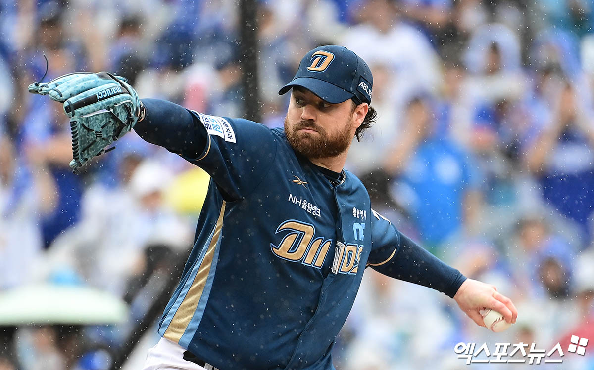 7일 오후 대구삼성라이온즈파크에서 열린 '2025 신한 SOL Bank KBO 포스트시즌' NC 다이노스와 삼성 라이온즈의 와일드카드 2차전 경기, 1회말 2사 만루 NC 선발투수 로건이 1회말 공을 던지고 있다. 대구, 박지영 기자