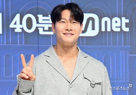 김종국의 아내의 실루엣이 공개됐다.