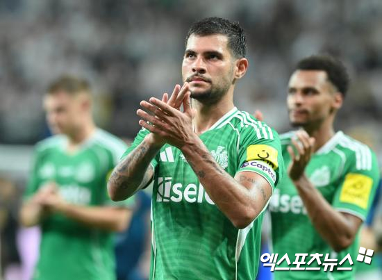 브라질 매체 글로부는 지난 7일(한국시간) 브루누 기마랑이스와 조엘린통, 두 명의 뉴캐슬 유나이티드 소속 브라질 선수들이 브라질 축구 대표팀 합류를 위한 서울행 비행에 문제가 발생해 합류가 지연되고 있다고 보도했다. 카를로 안첼로티 감독이 이끄는 브라질 축구 대표팀은 오는 10일 오후 8시 서울월드컵 경기장에서 홍명보 감독이 이끄는 대한민국 축구 대표팀과 친선 경기를 치른다.엑스포츠스DB