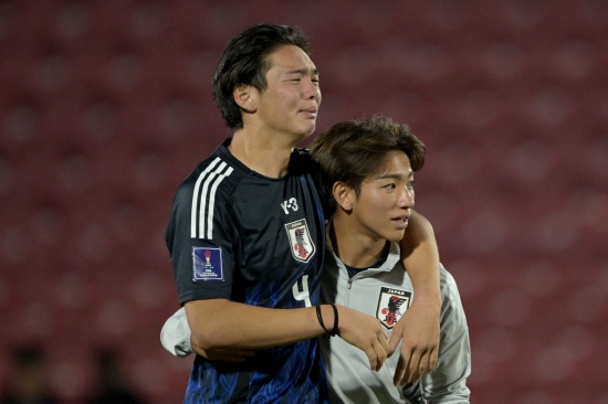 일본 U-20 축구대표팀은 9일 칠레 산티아고의 훌리오 마르티네스 프라다노스 경기장에서 열린 2025 국제축구연맹(FIFA) U-20 월드컵 16강전에서 프랑스와 연장 혈투 끝에 0-1로 졌다. 일본은 시종일관 주도권을 쥐면서 상대 문전을 흔들었으나 골결정력이 부족해 속을 태웠다. 이번 대회에서 아르헨티나와 함께 조별리그 3경기를 모두 이긴 '유이한' 팀으로 우승후보로까지 거론됐으나 16강에서 패퇴하고 짐을 싸게 됐다. 연합뉴스